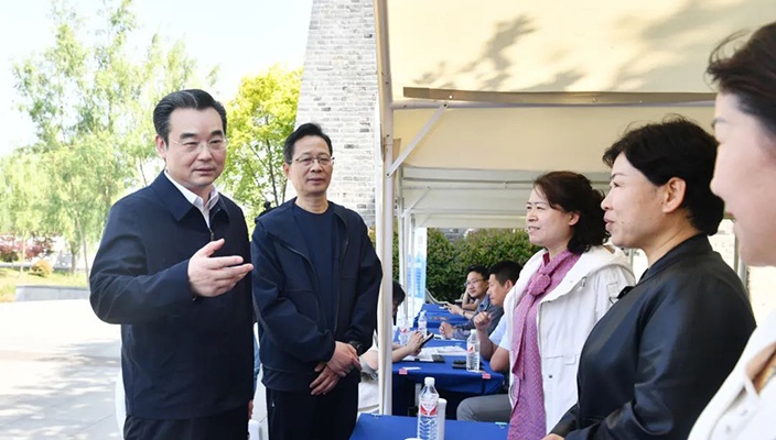 史志军调研节日促消费和安全出产工作